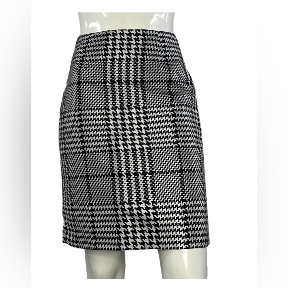 NWT, White House Black Market Houndstooth Black & White Skirt Size 00